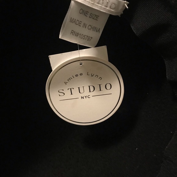 Women’s Black Hat - Picture 3 of 3